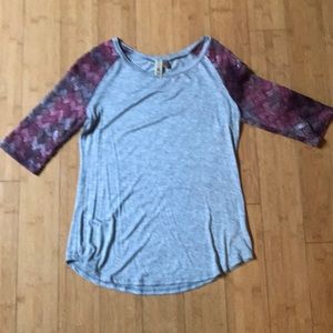 BKE. quarter length sleeve lace top